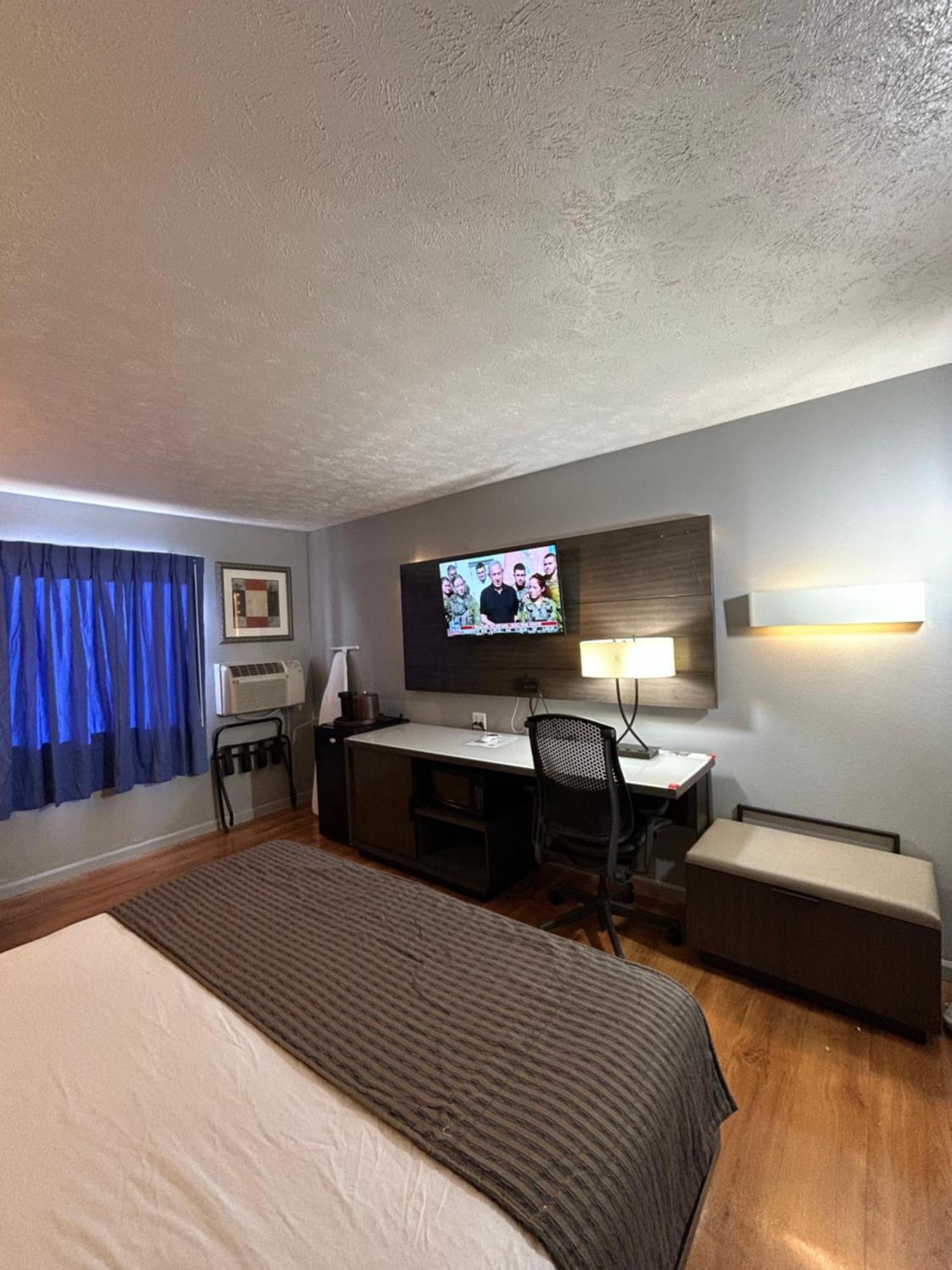 Rodeway Inn เอ็มโพเรีย ภายนอก รูปภาพ